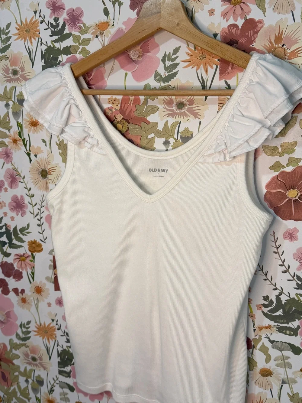 Old Navy White Ruffle-Shoulder Tank Top - Picture 6 of 15